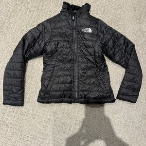 The north face, girls mossbud reversible coat size s(7-8), black